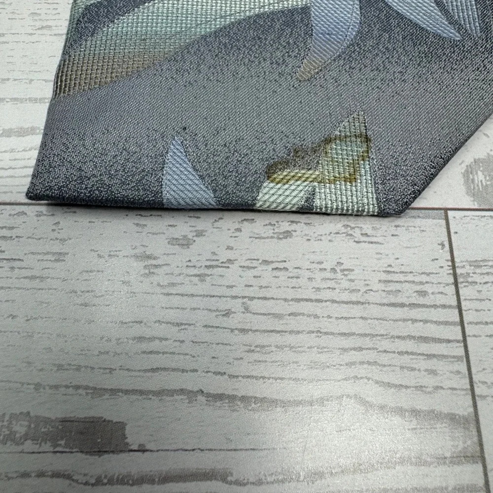 J. Garcia Desert Island Collection Thirty Seven Men's Necktie Gray‎ Leaf Pattern
